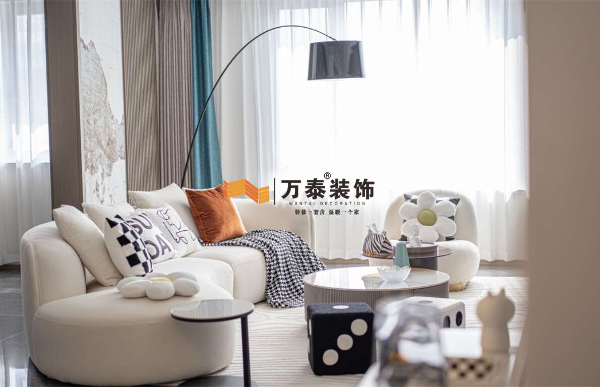 章丘區(qū)清照府175㎡四室兩廳現(xiàn)代風(fēng)格裝修案例